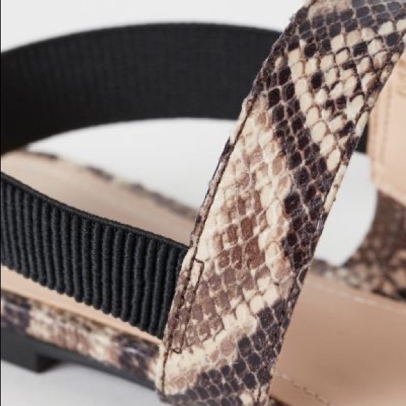 H&M Beige/snakeskin-patterned flat sandals size 8 - Picture 3 of 13